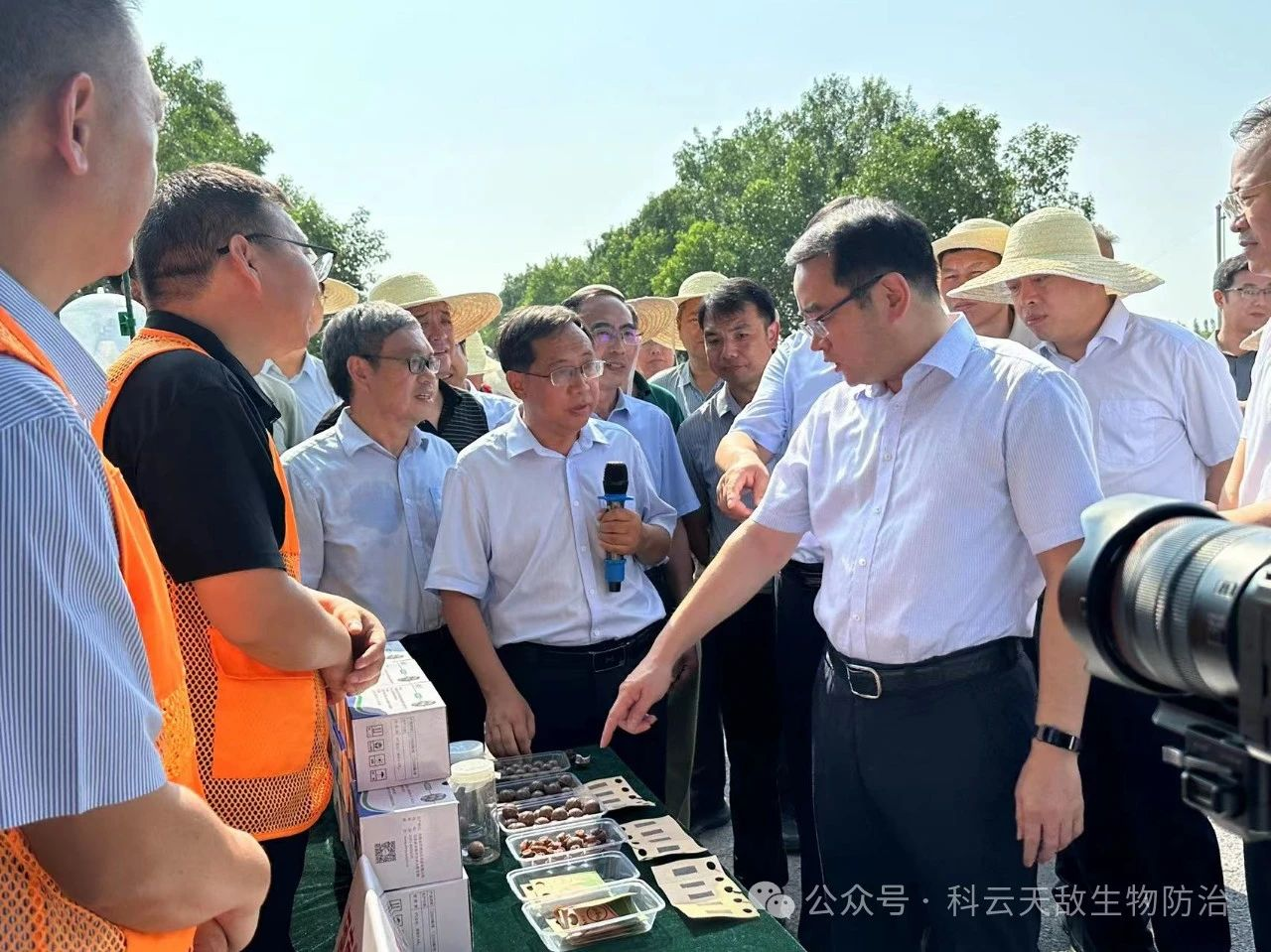 河南省秋作物病虫害防控暨秋粮“一喷多促”现场会召开，我公司生物防治产品深受与会人员好评